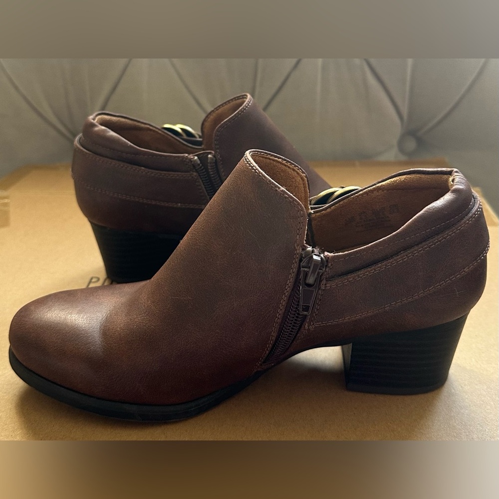 NATURAL SOUL Women’s Chocolate Ankle Booties With Strap Detail Size 6.5W